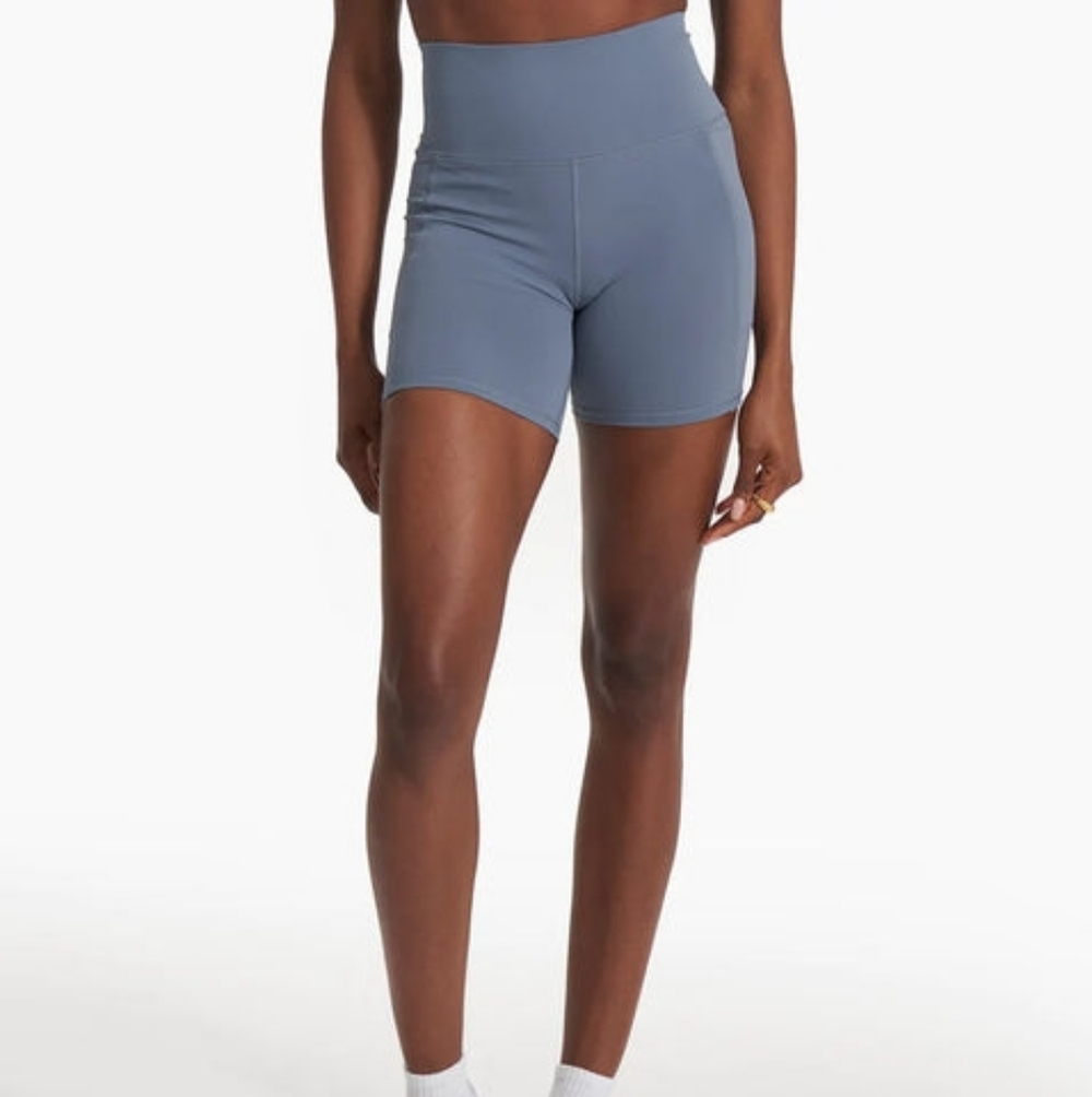 Vuori Women's Studio Pocket Biker Shorts